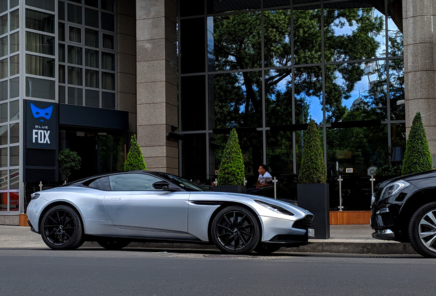 Aston Martin DB11 V8