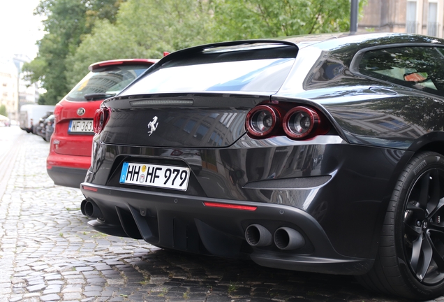 Ferrari GTC4Lusso T