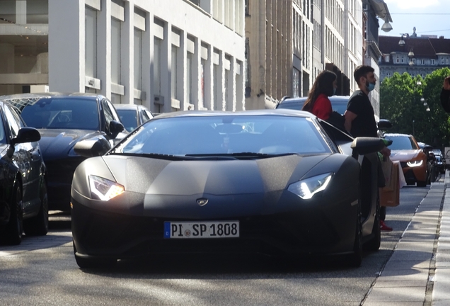 Lamborghini Aventador S LP740-4 Roadster