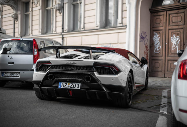 Lamborghini Huracán LP640-4 Performante Spyder