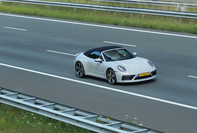 Porsche 992 Carrera 4S Cabriolet