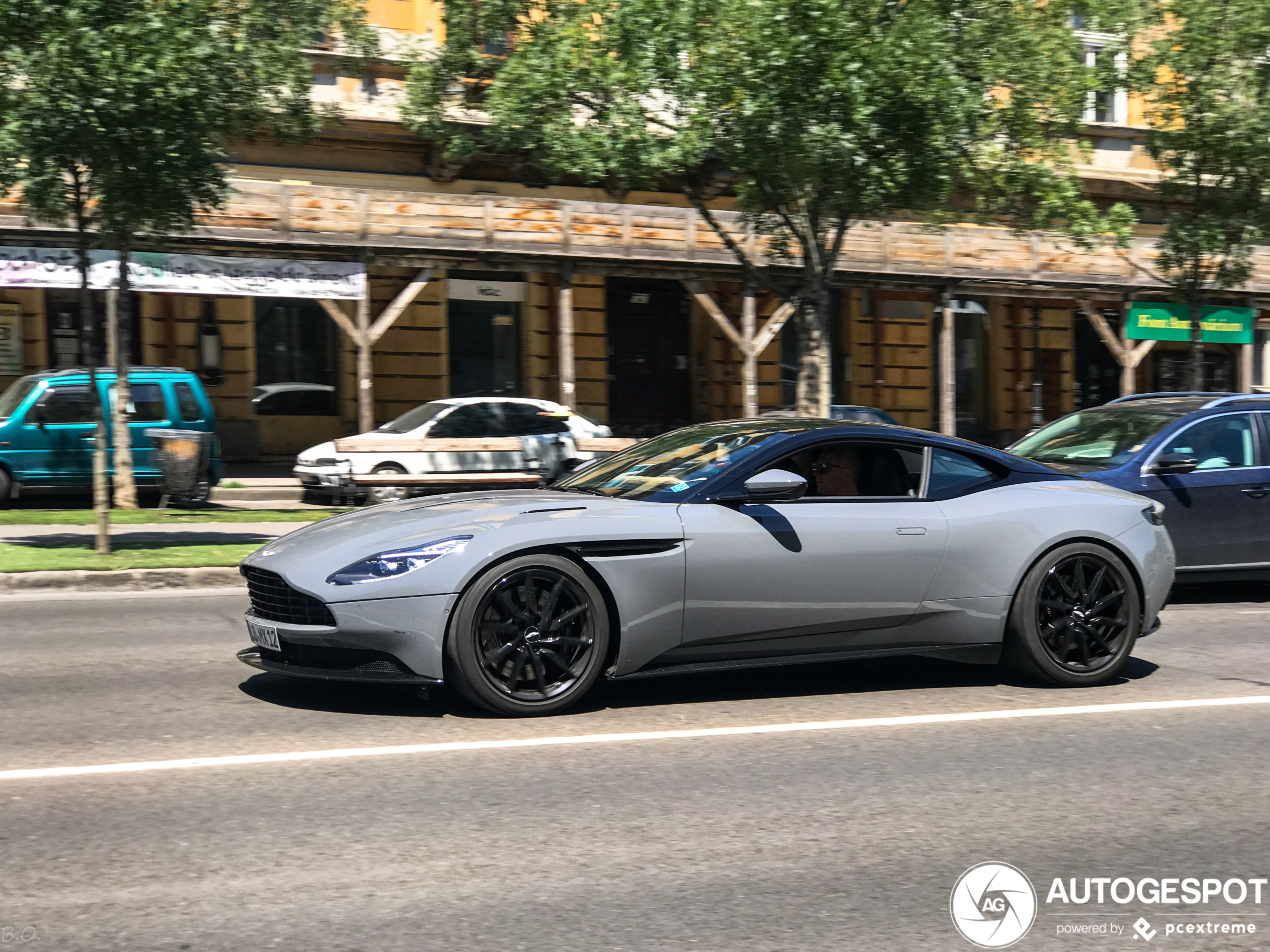 Aston Martin DB11