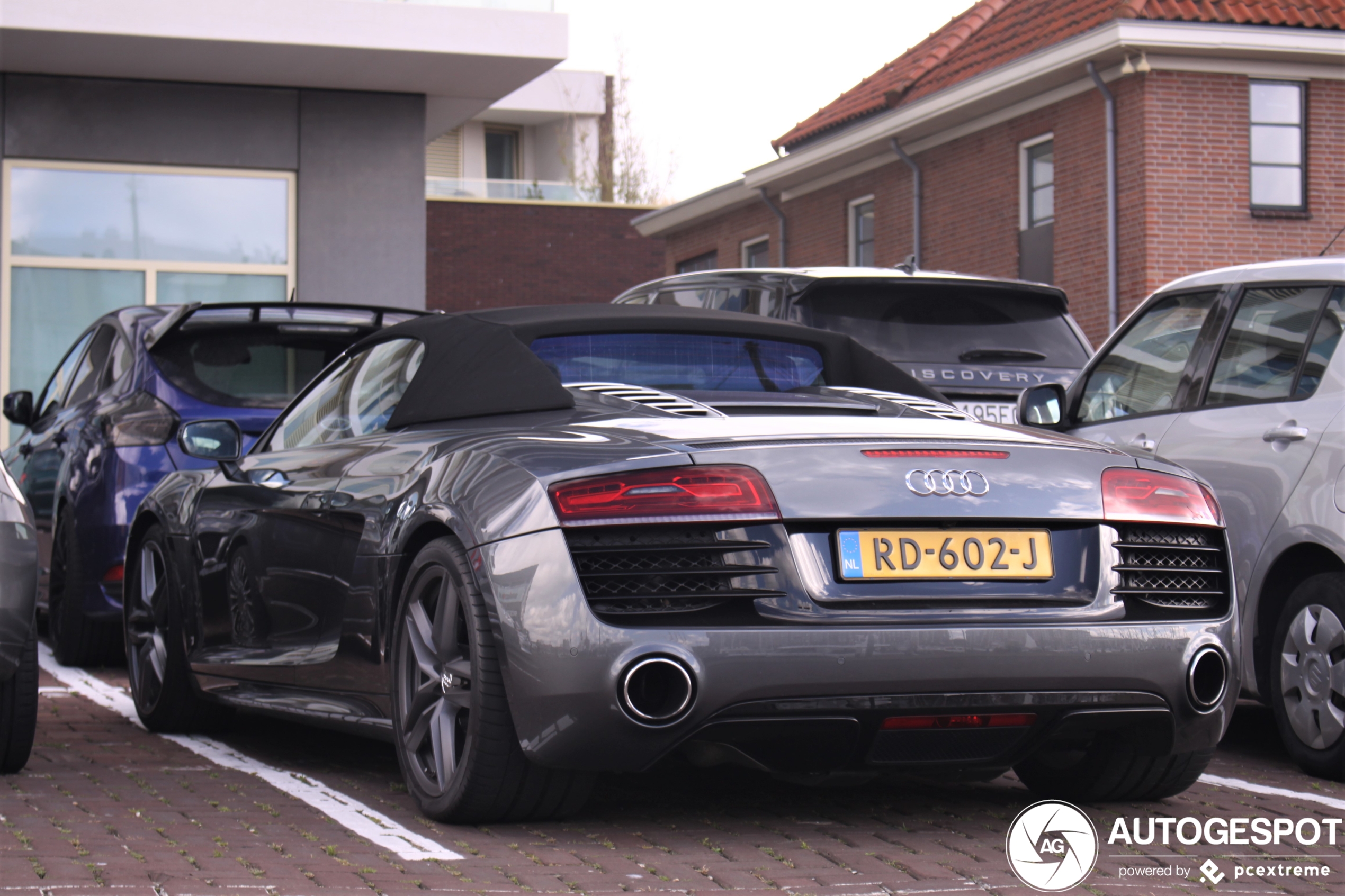 Audi R8 V10 Spyder 2013