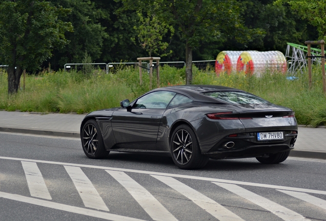 Aston Martin DB11 V8