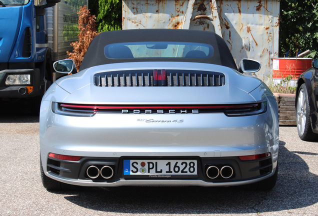 Porsche 992 Carrera 4S Cabriolet