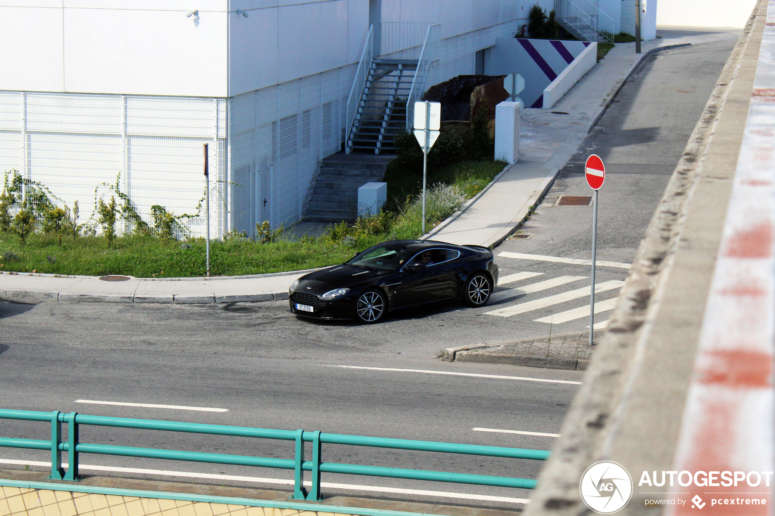 Aston Martin V8 Vantage 2012