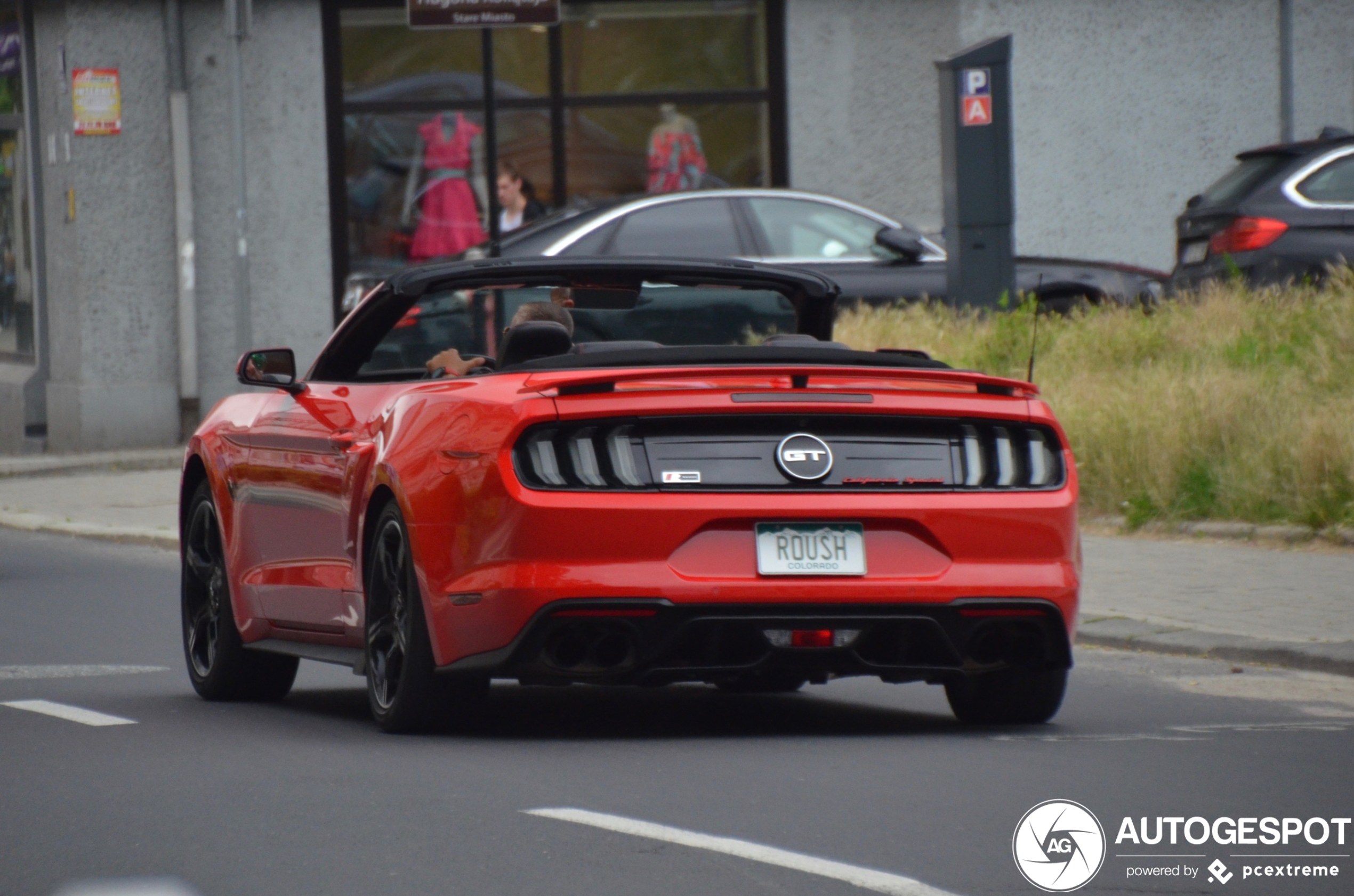 Ford Mustang GT pronkt met zijn deuren