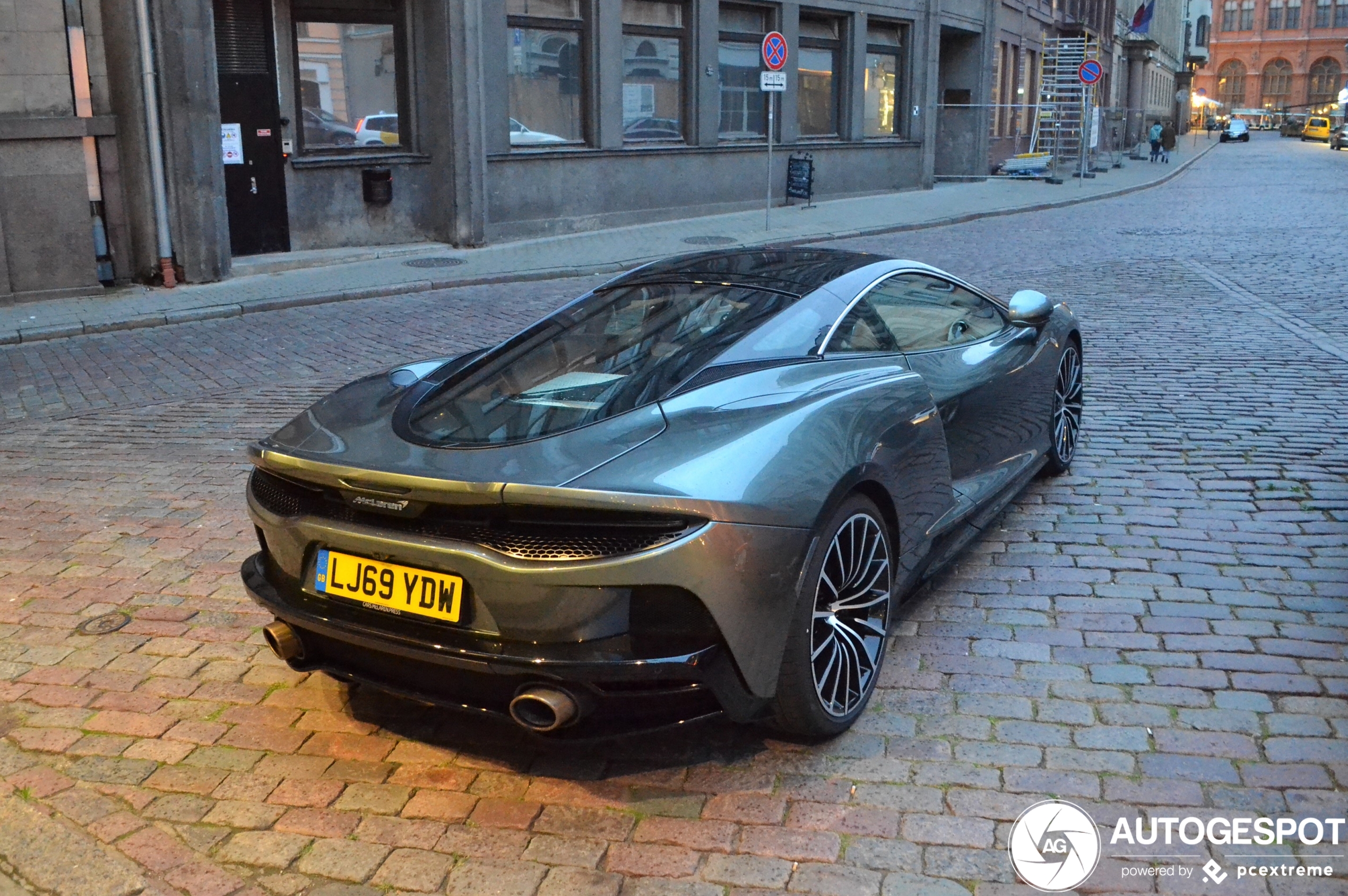 McLaren GT