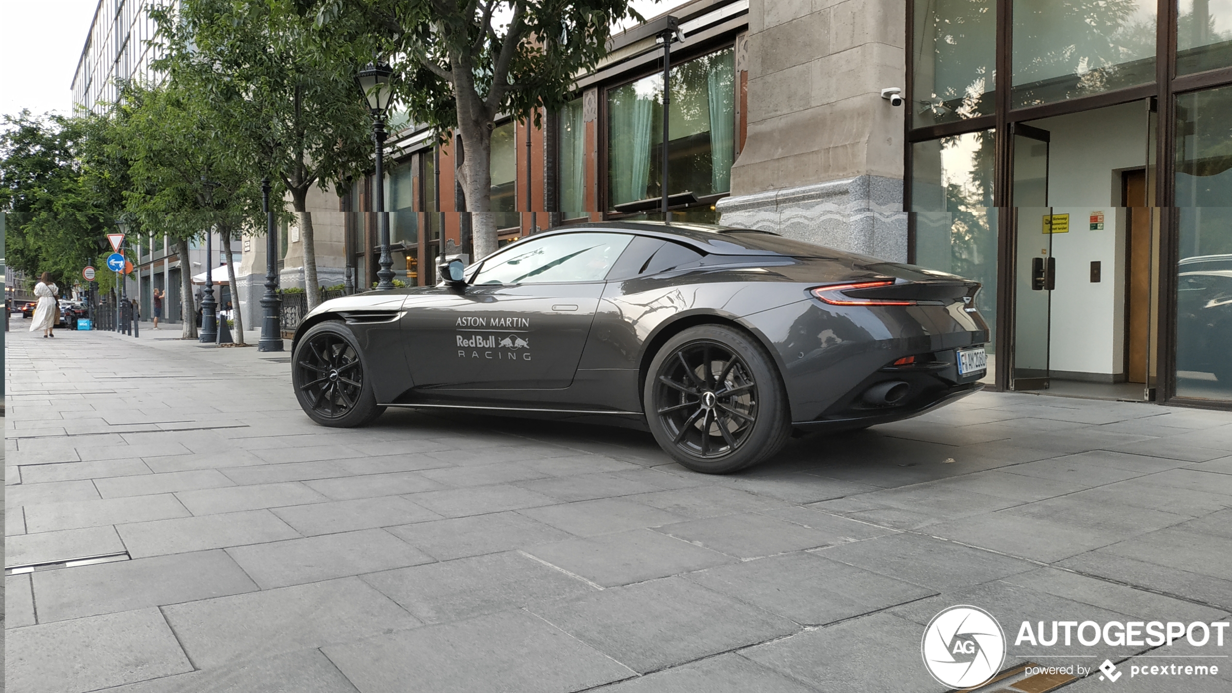 Aston Martin DB11