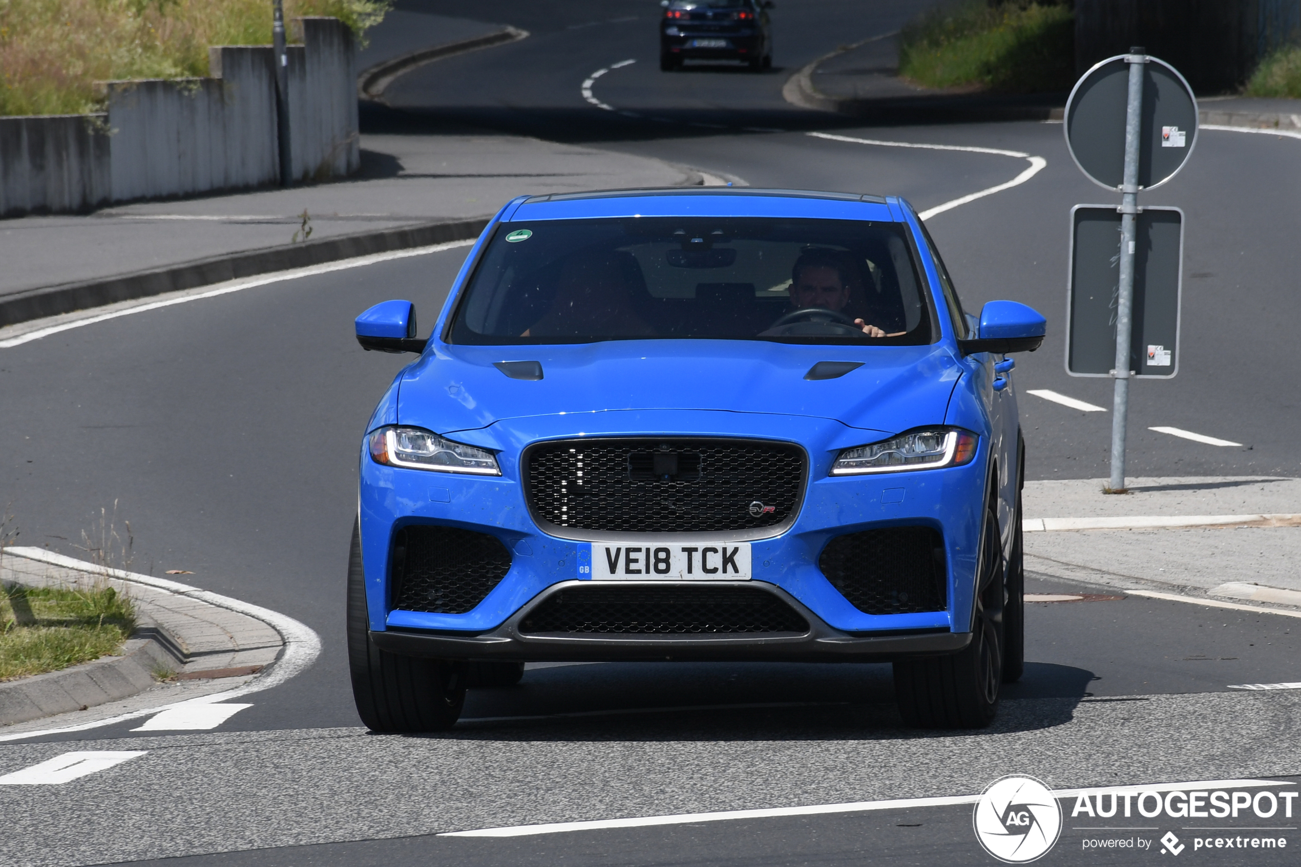 Jaguar F-PACE SVR