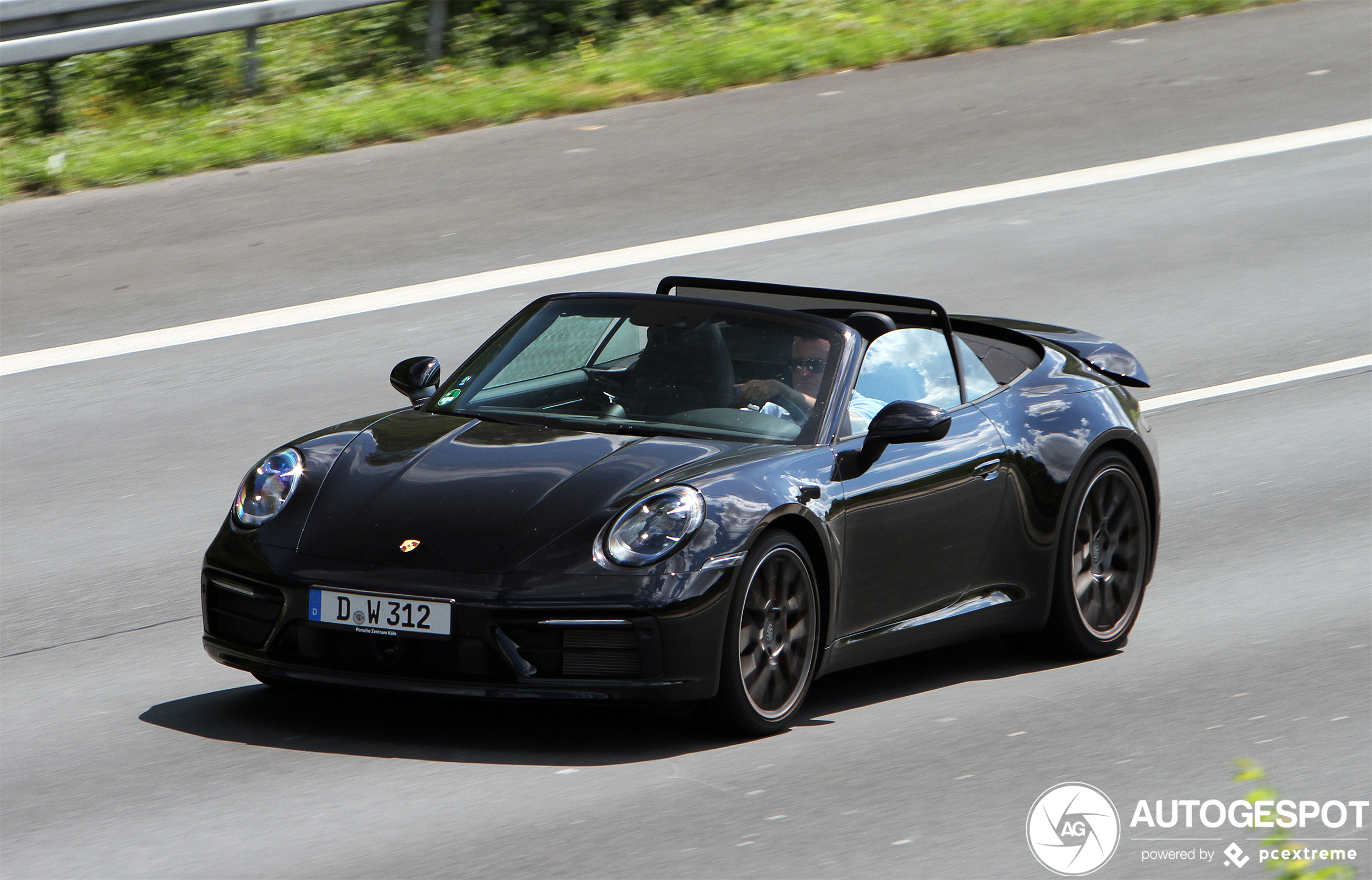 Porsche 992 Carrera 4S Cabriolet