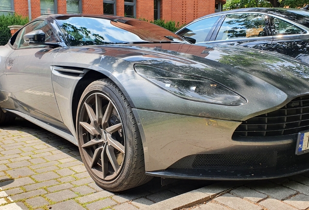 Aston Martin DB11 V8