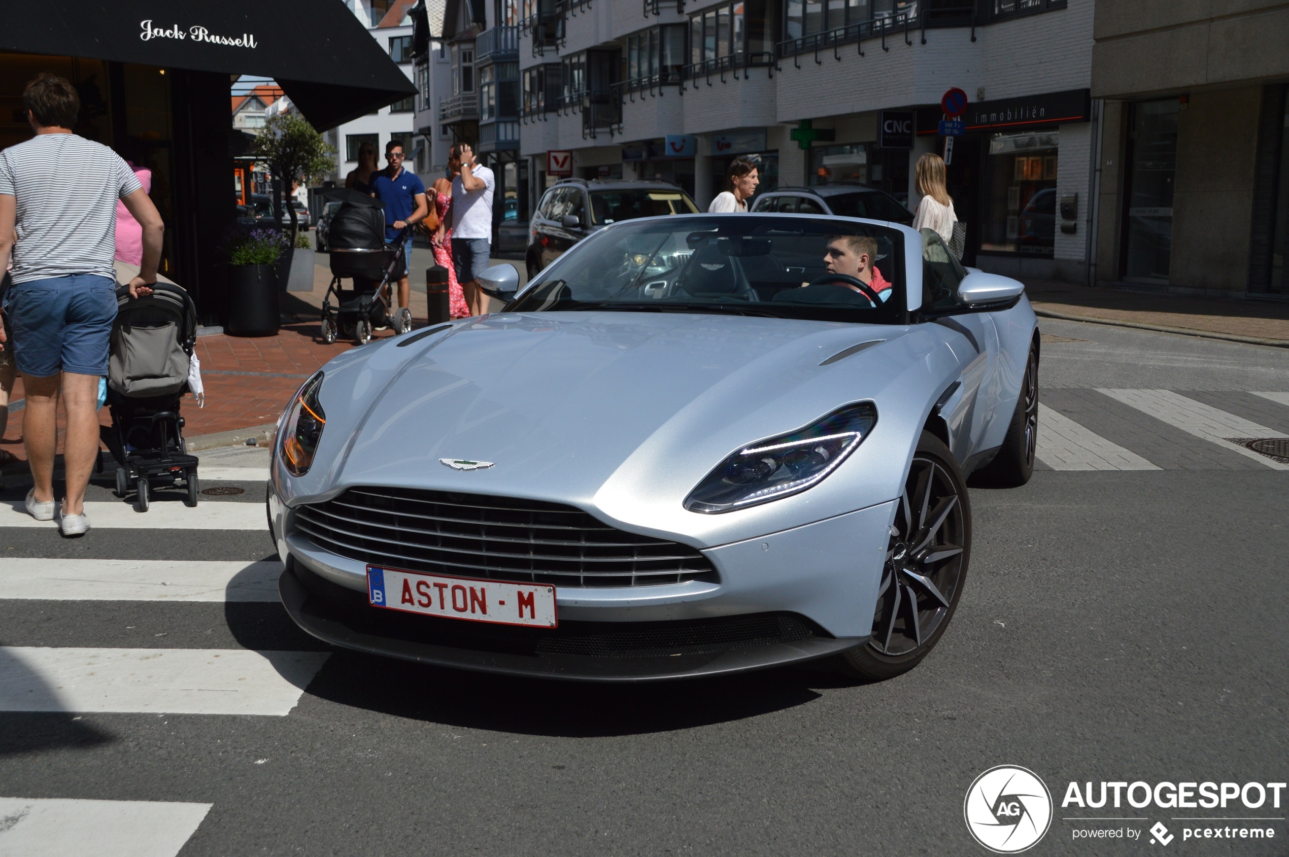 Aston Martin DB11 V8 Volante