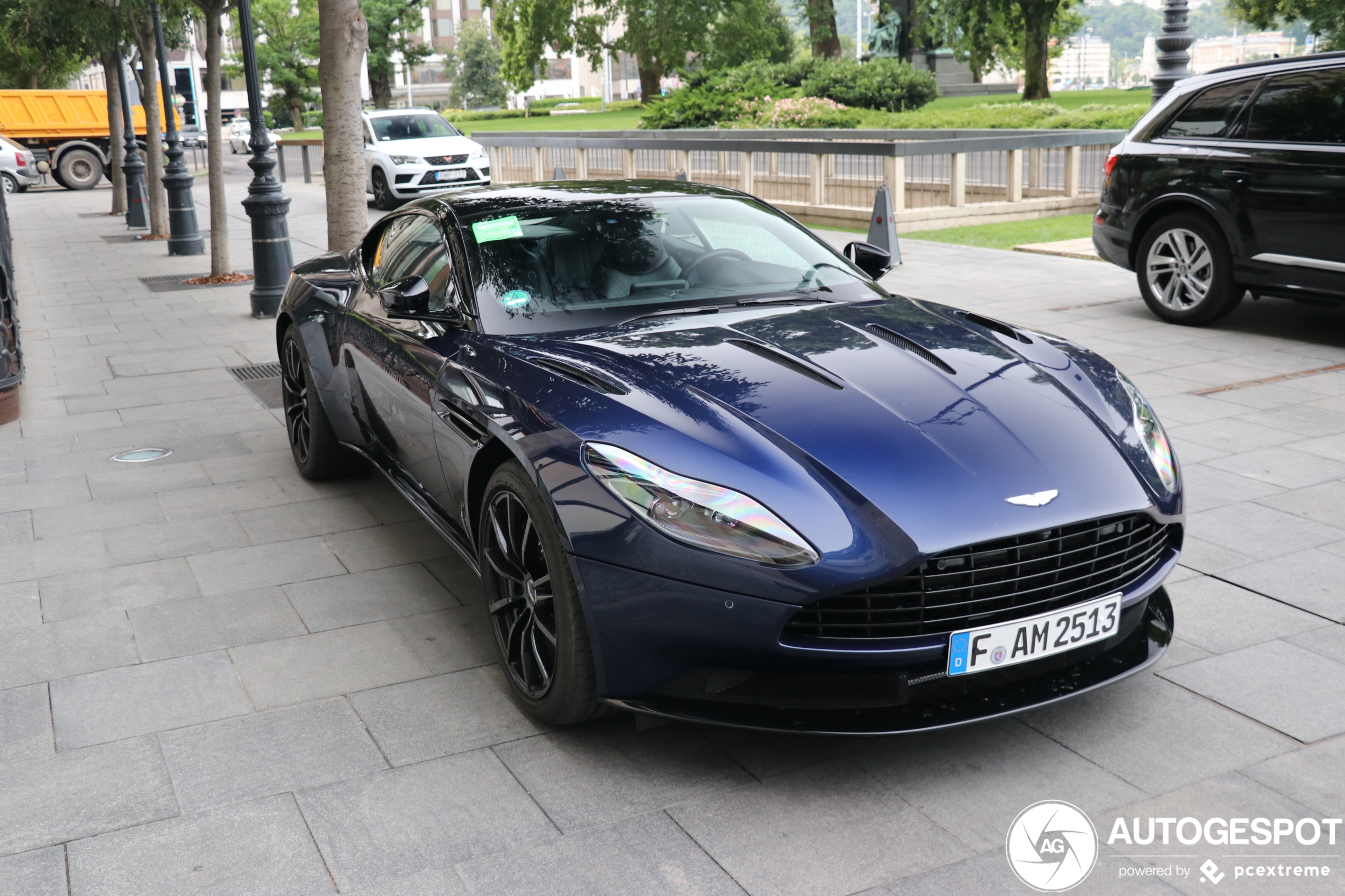 Aston Martin DB11 AMR