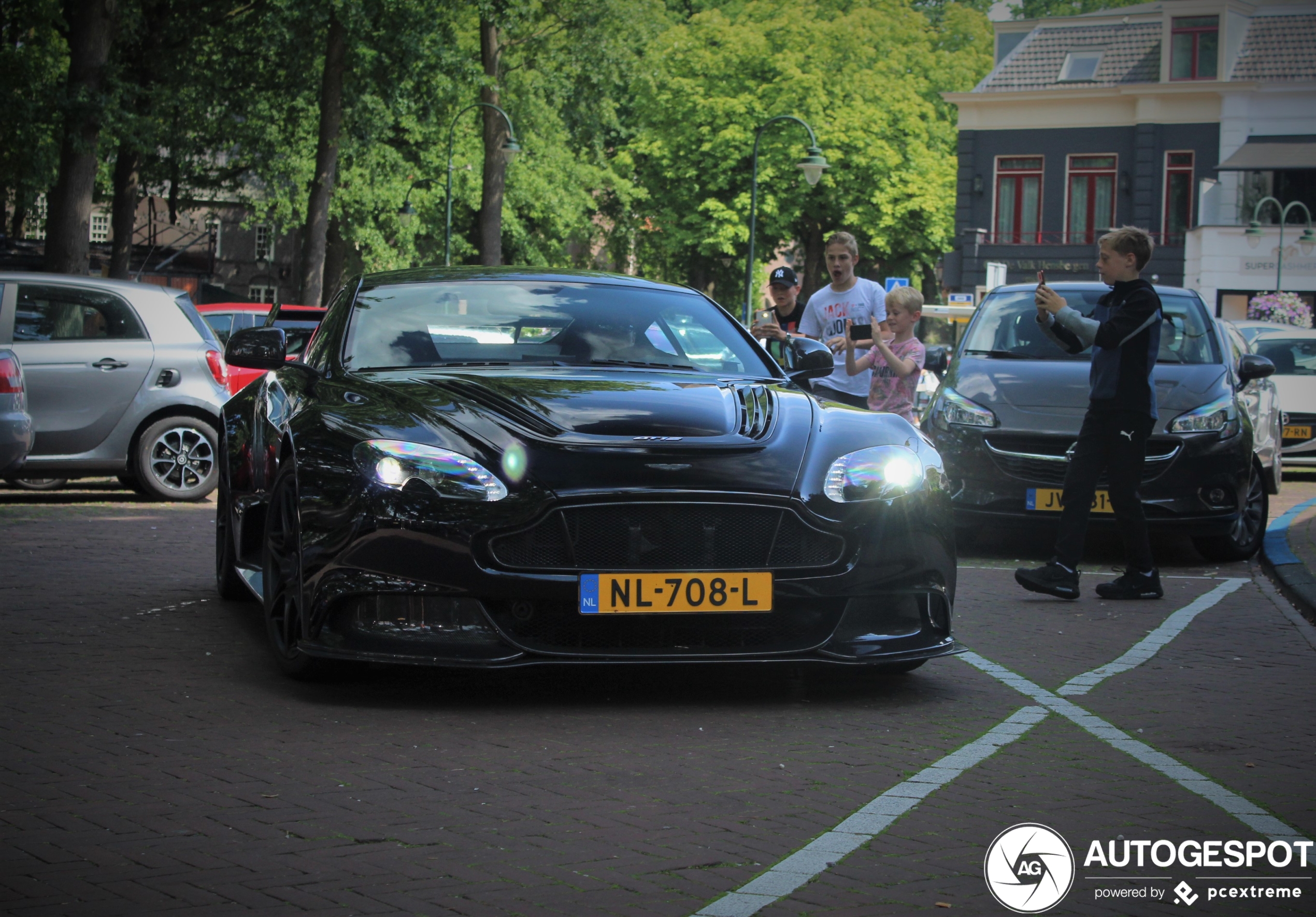 Aston Martin Vantage GT12