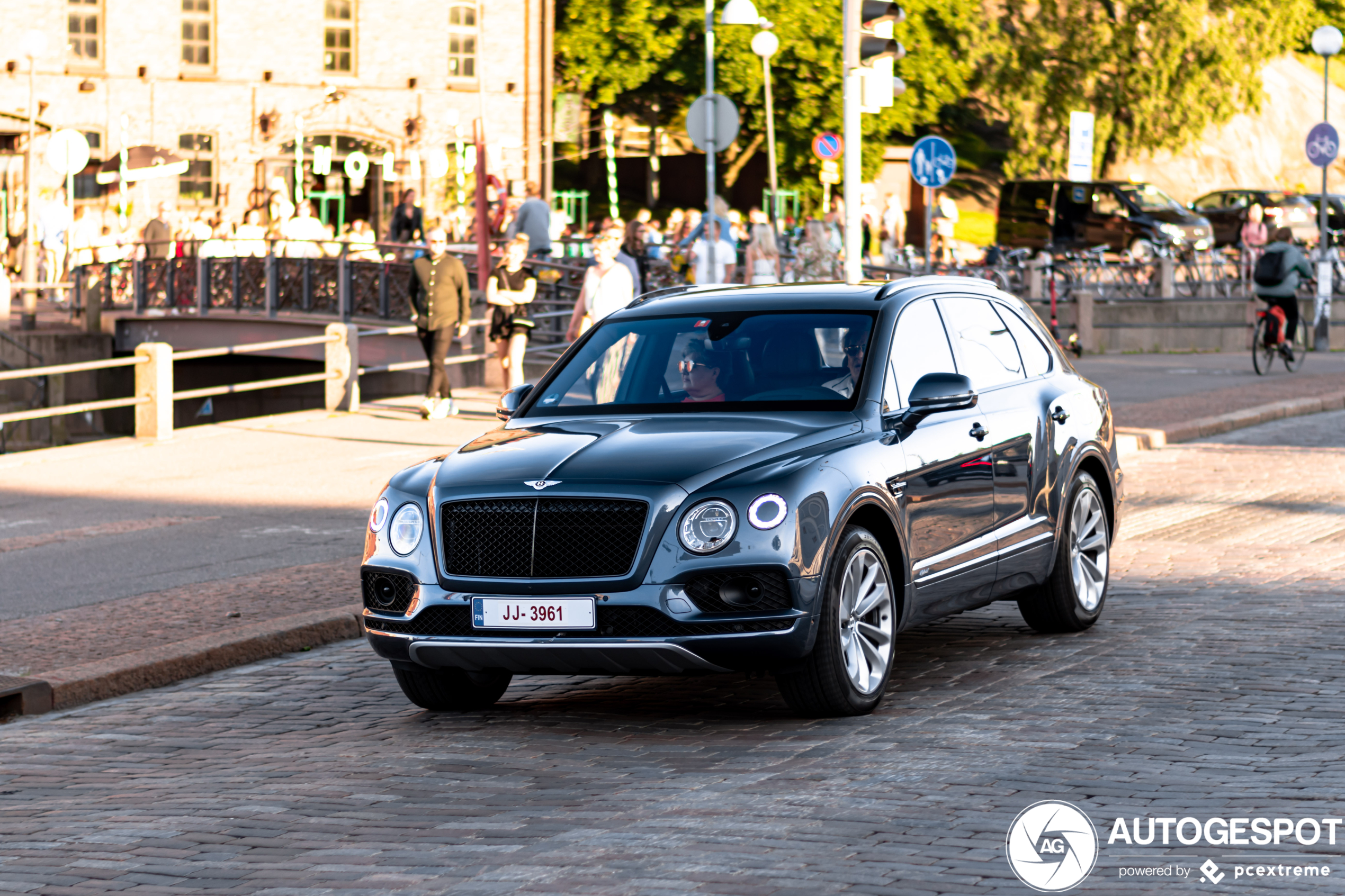 Bentley Bentayga Hybrid