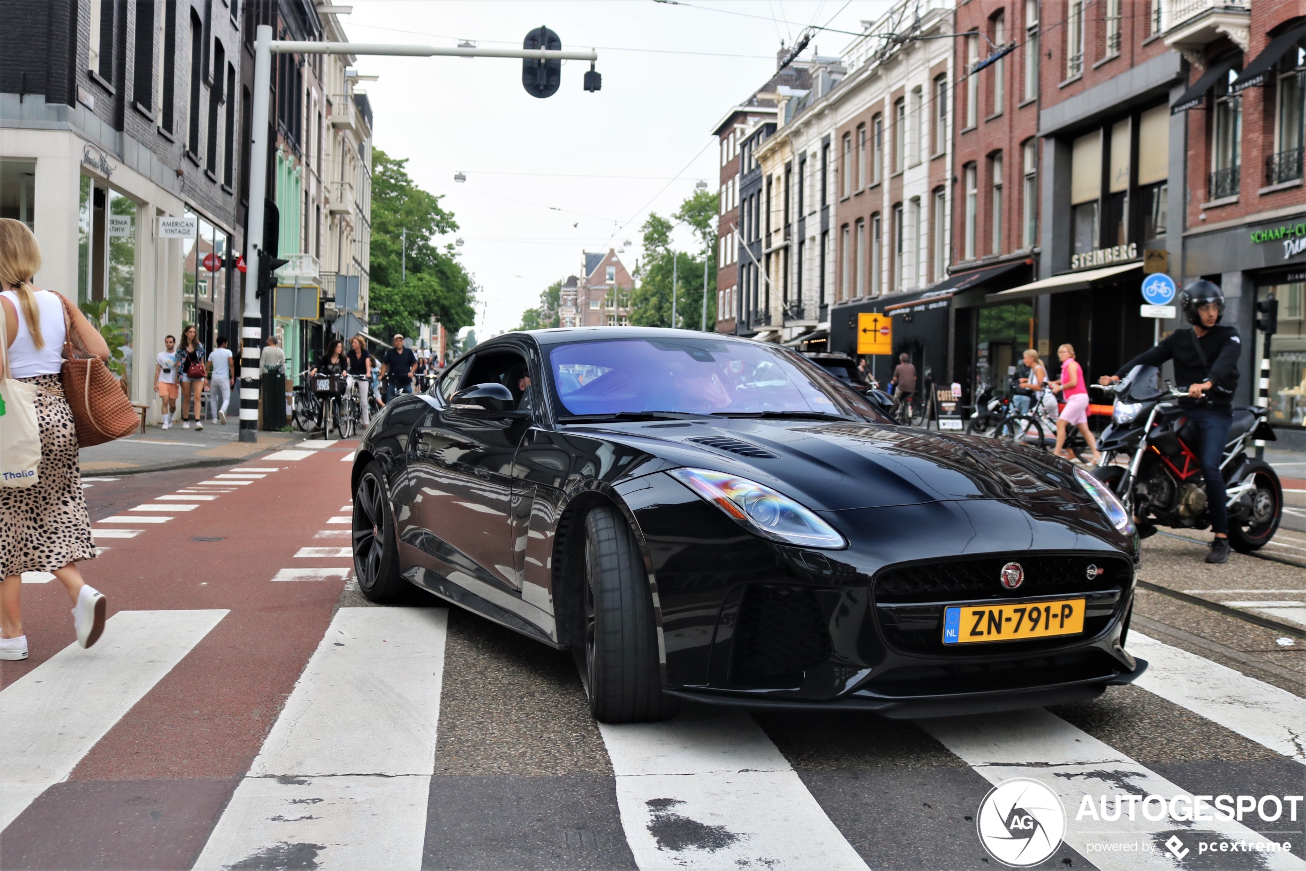 Jaguar F-TYPE SVR Coupé