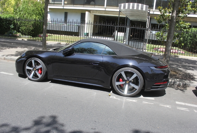 Porsche 992 Carrera 4S Cabriolet