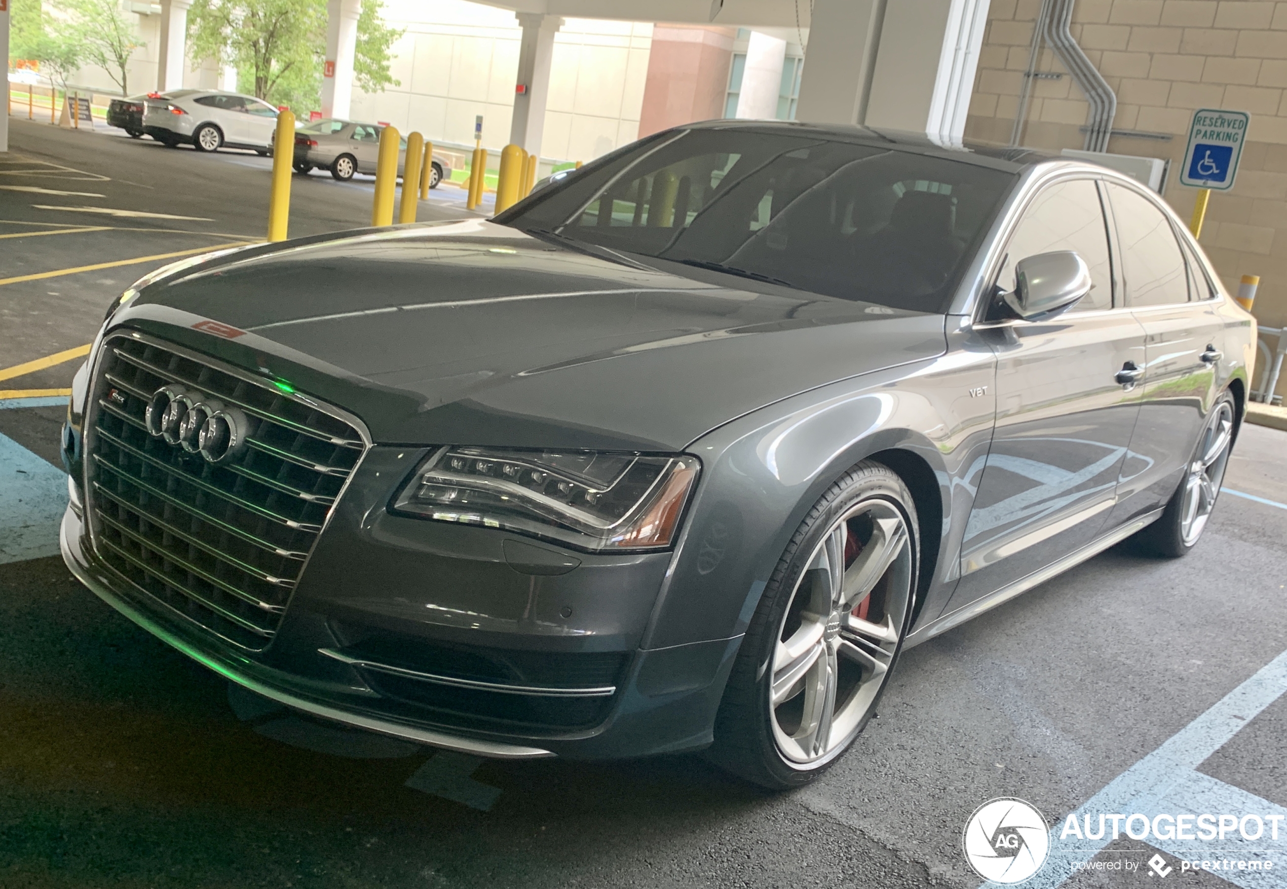 Audi S8 D4