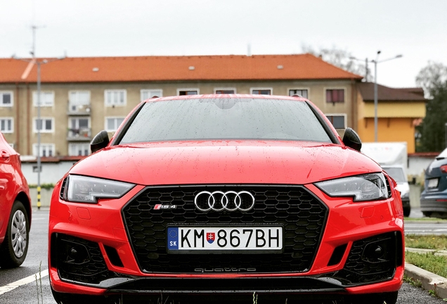 Audi RS4 Avant B9