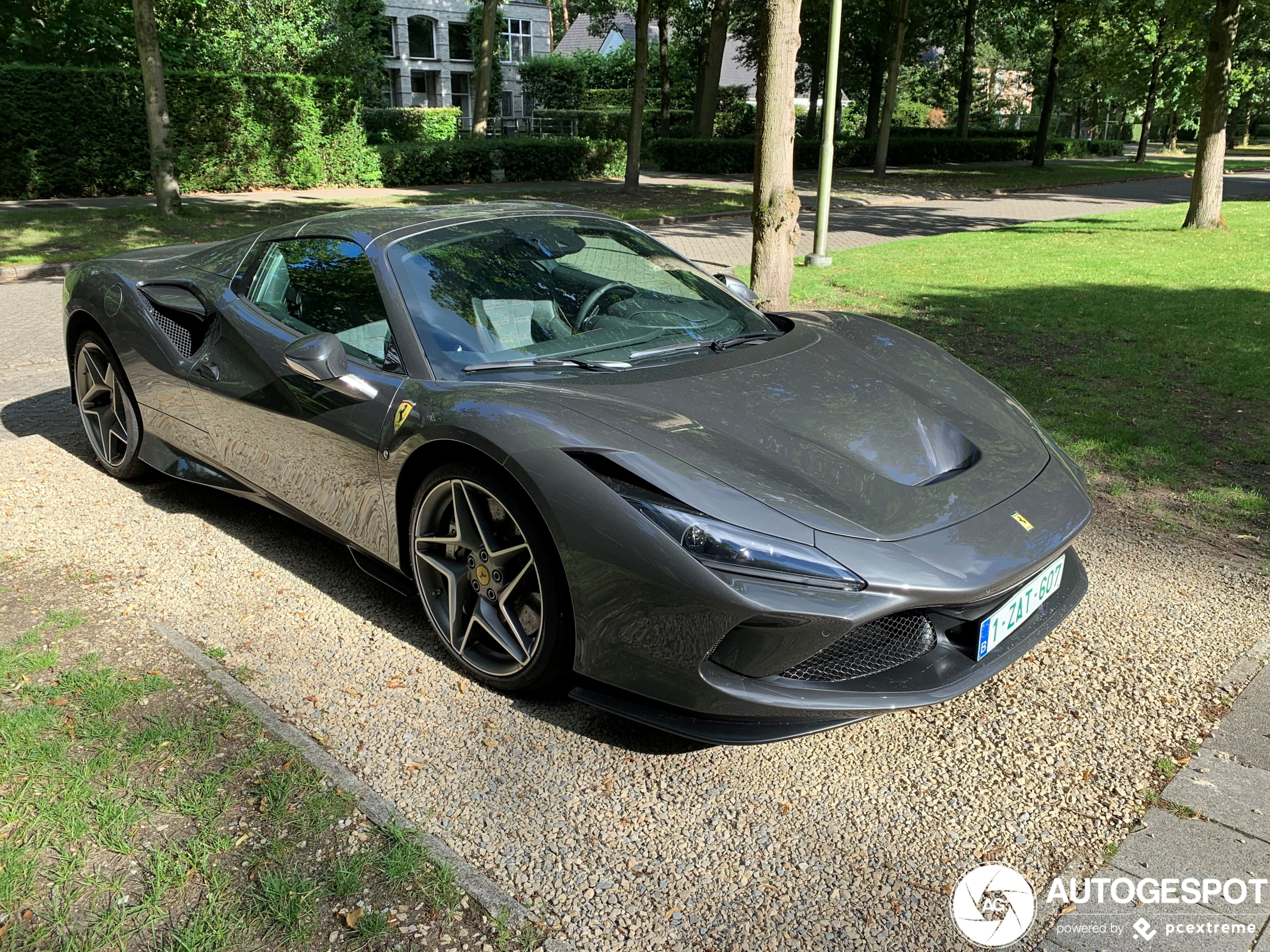 Ferrari F8 Spider mocht even op de oprit staan