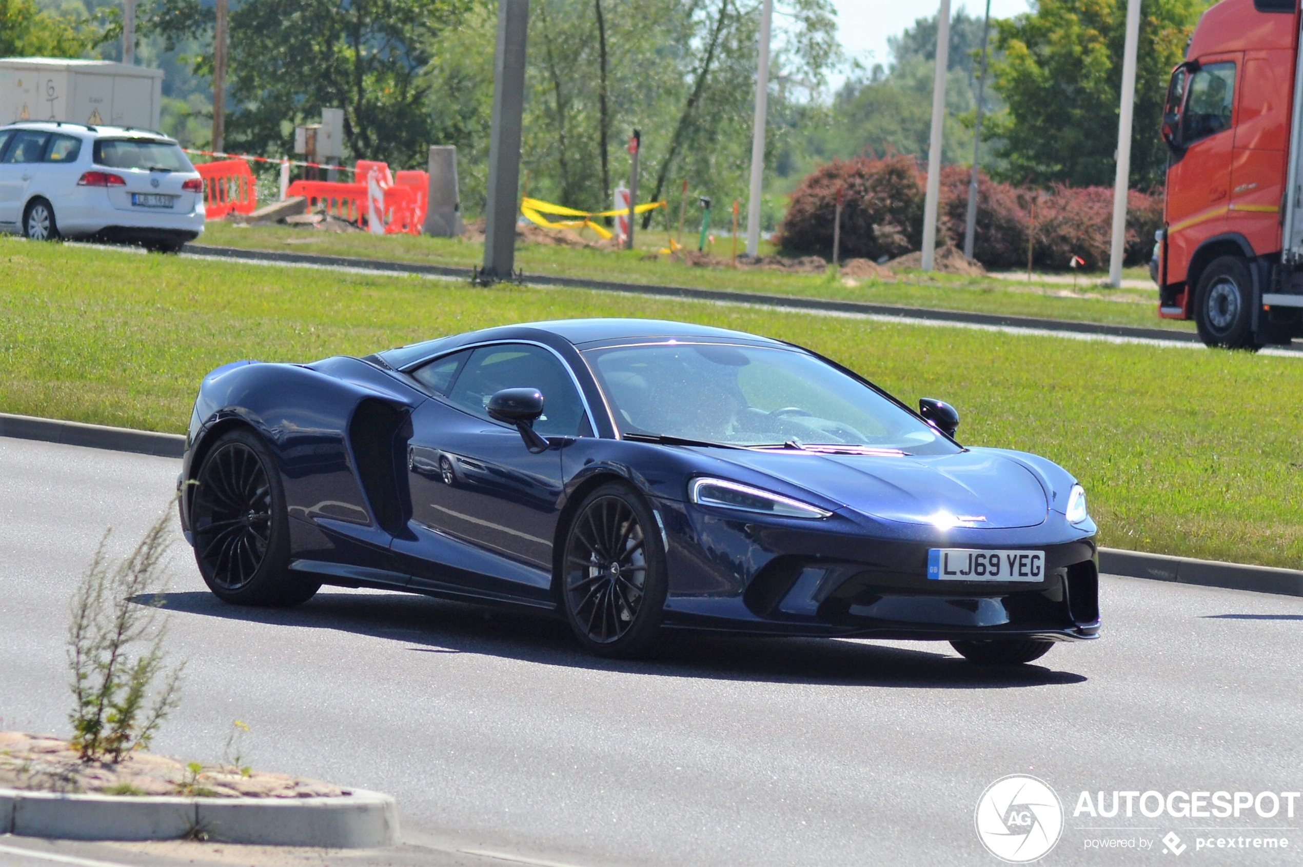 McLaren GT