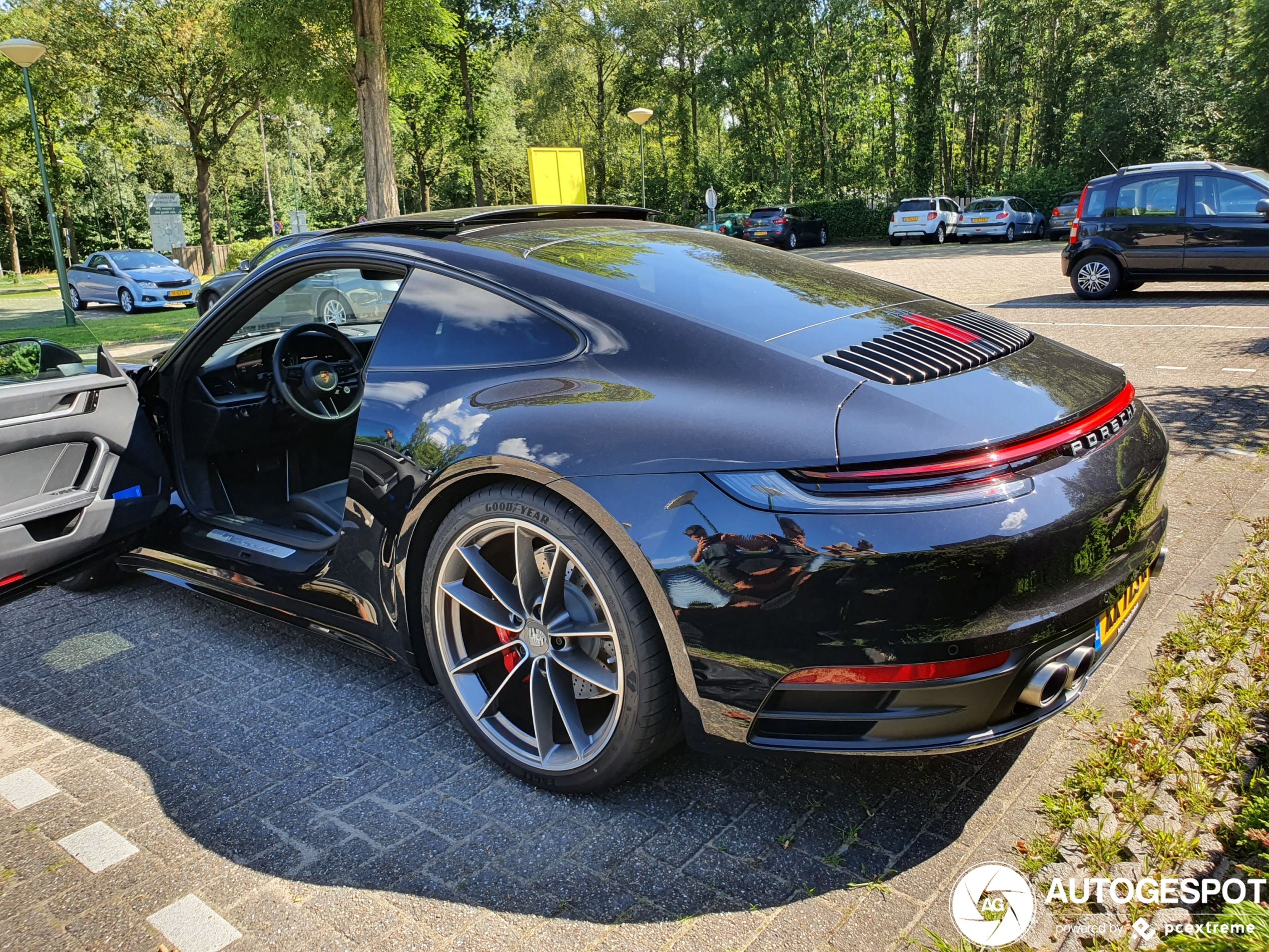 Porsche 992 Carrera 4S