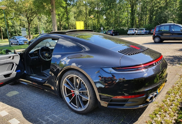 Porsche 992 Carrera 4S