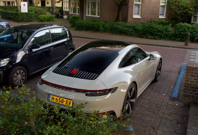 Porsche 992 Carrera 4S