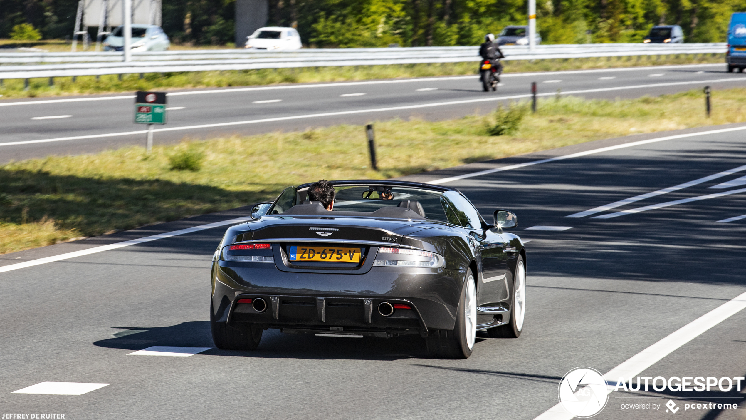 Aston Martin DBS Volante