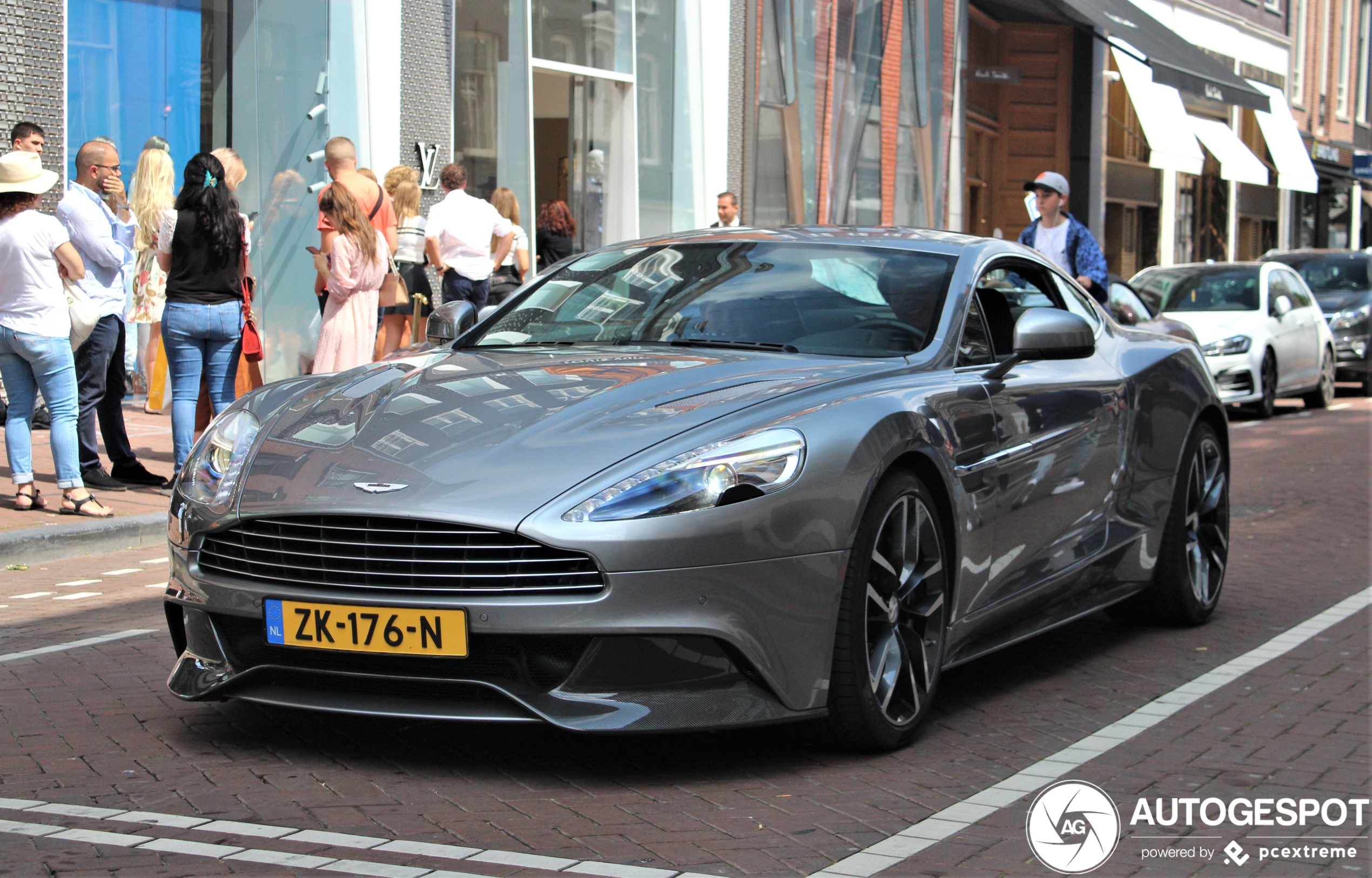 Aston Martin Vanquish 2013