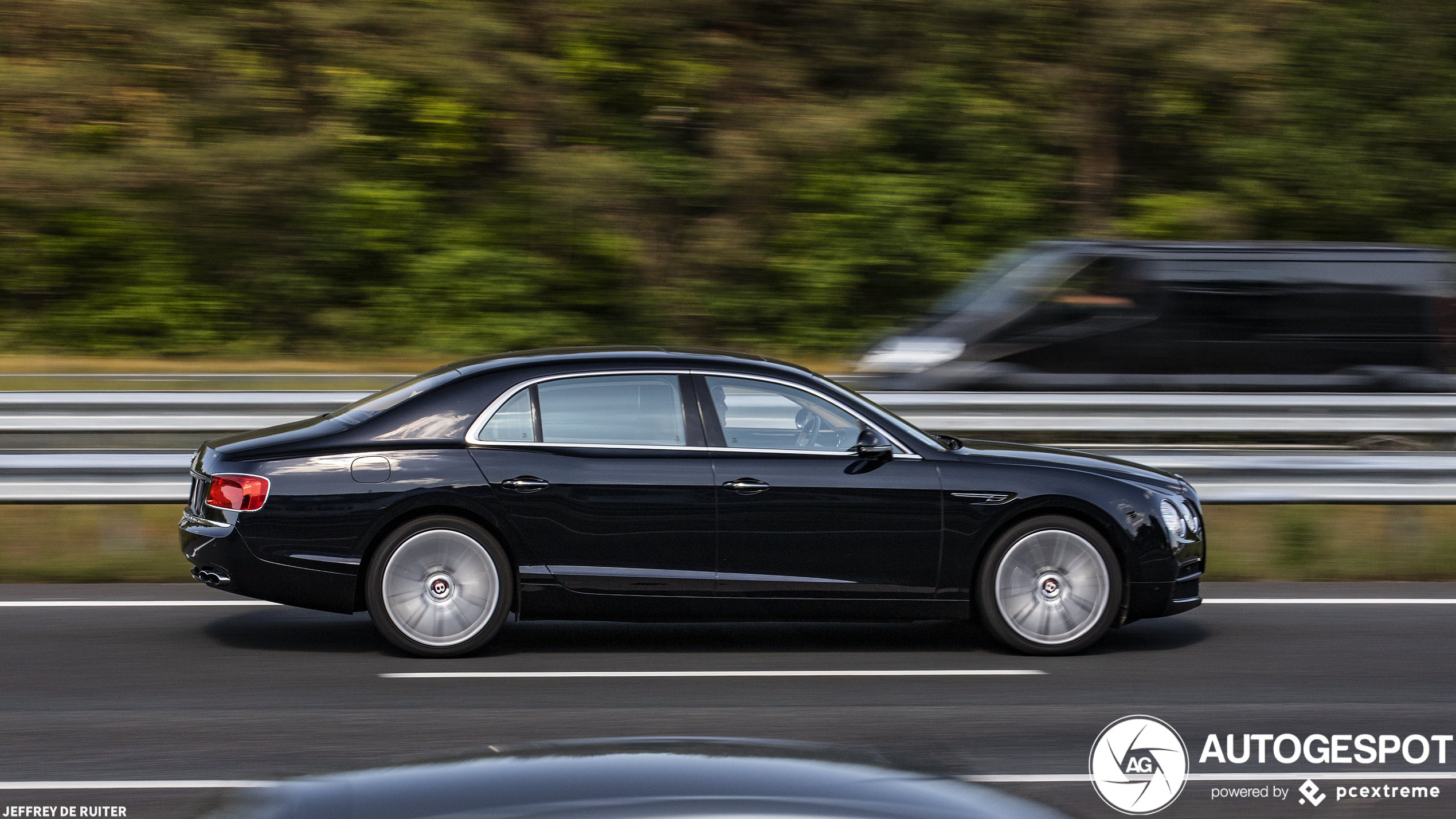 Bentley Flying Spur V8