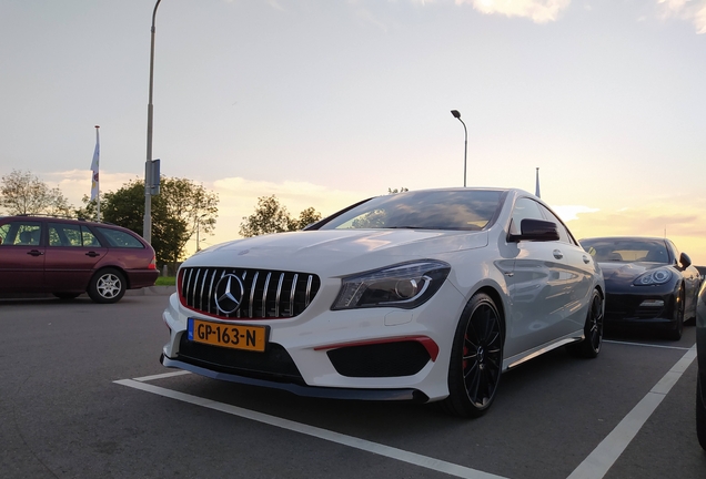 Mercedes-Benz CLA 45 AMG C117