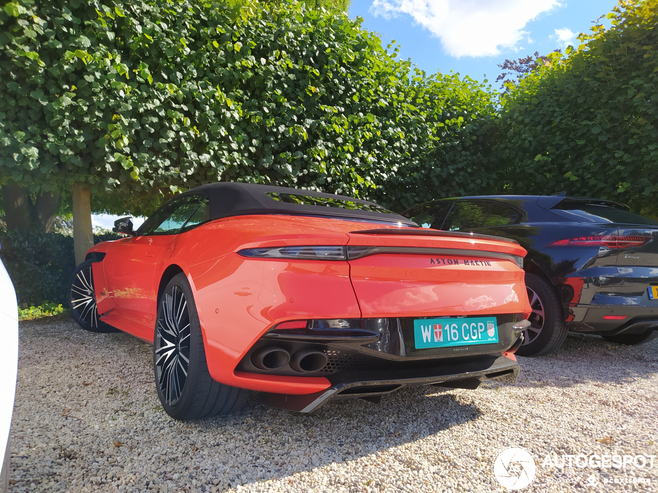 Aston Martin DBS Superleggera Volante