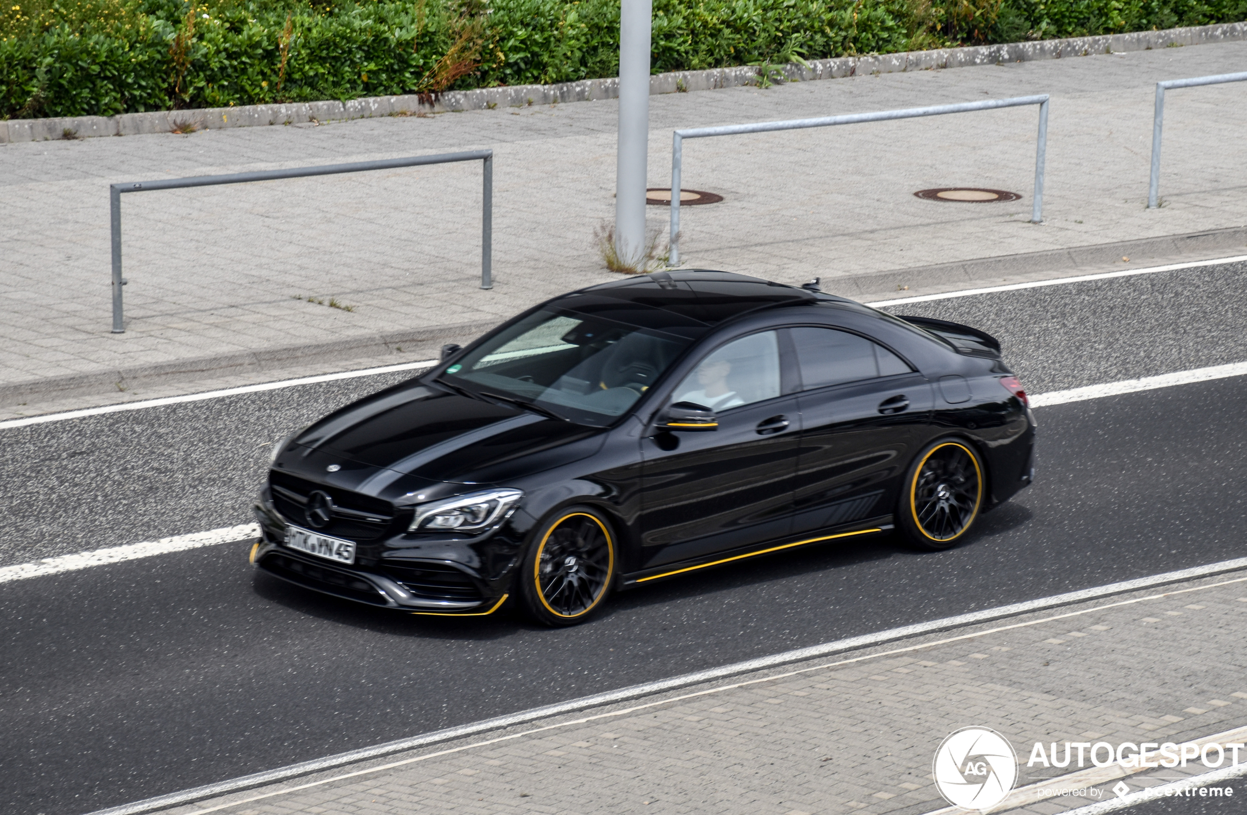 Mercedes-AMG CLA 45 C117 Yellow Night Edition