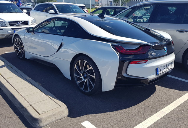 BMW i8