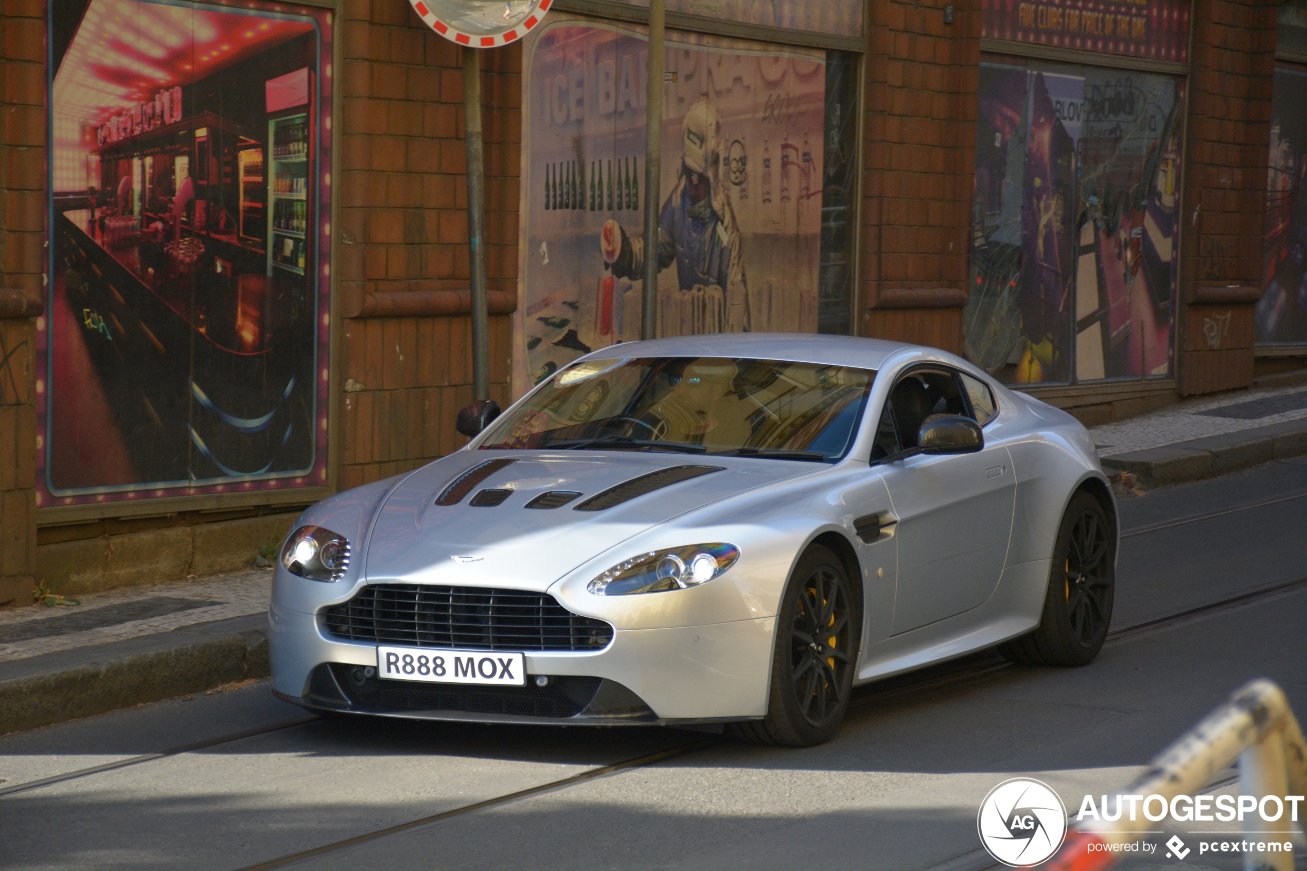 Aston Martin V12 Vantage