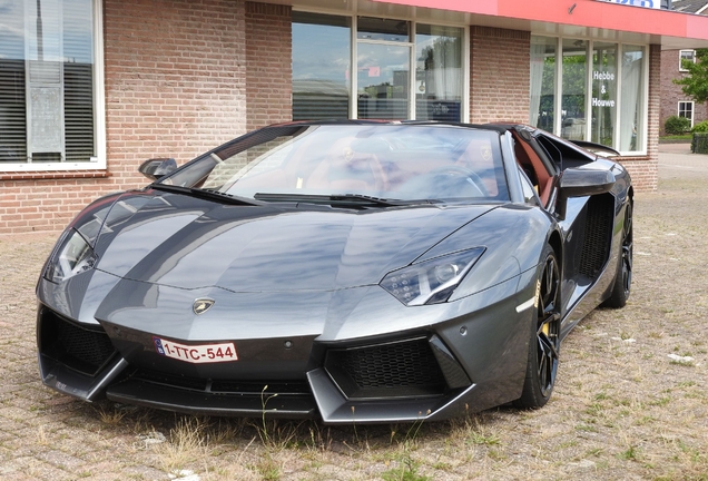 Lamborghini Aventador LP700-4 Roadster