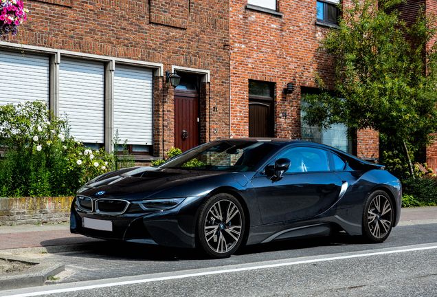 BMW i8