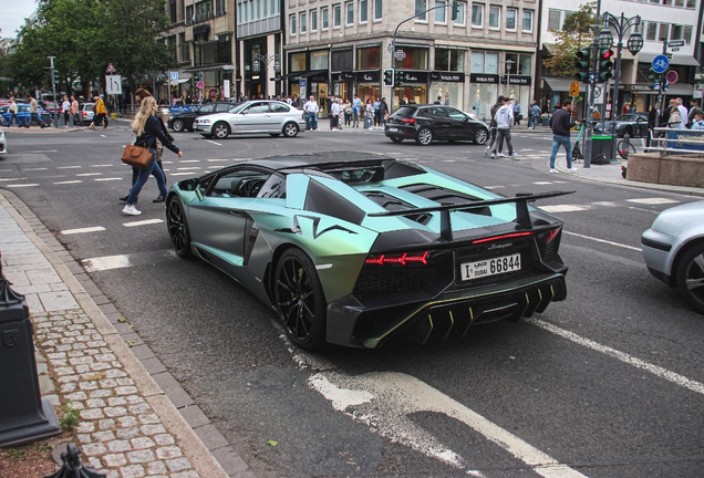 Lamborghini Aventador LP700-4 Roadster