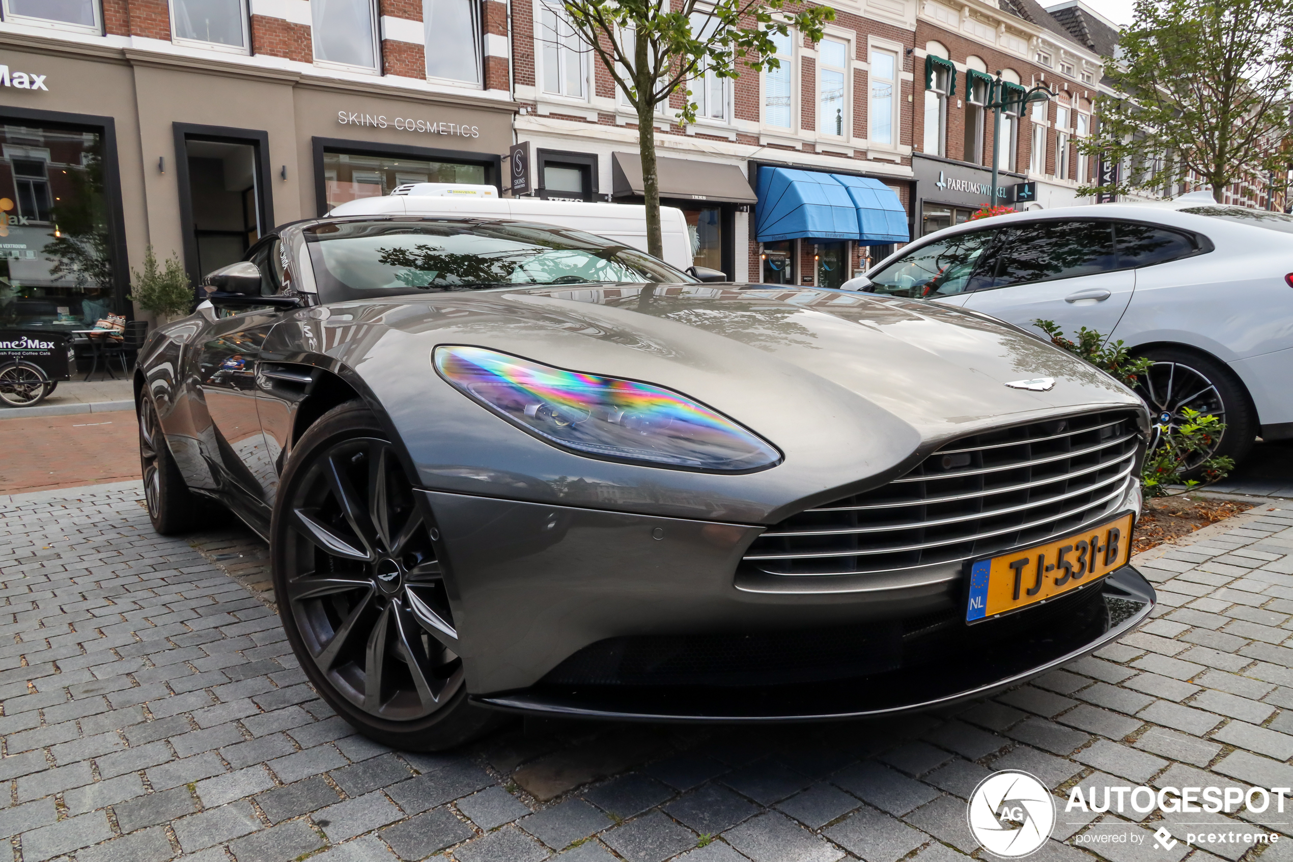 Aston Martin DB11 V8 Volante