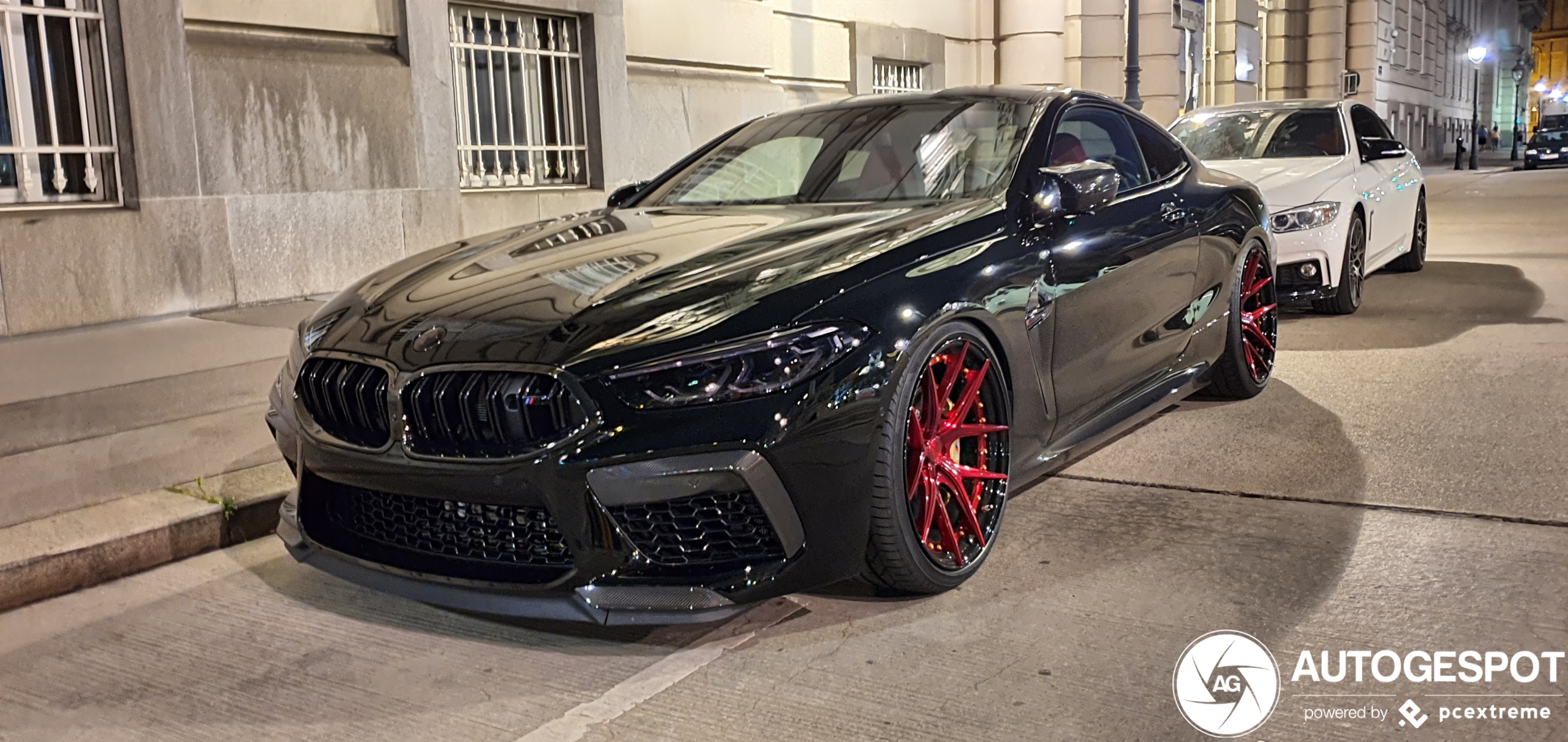 BMW M8 Coupé Competition heeft opvallende schoentjes