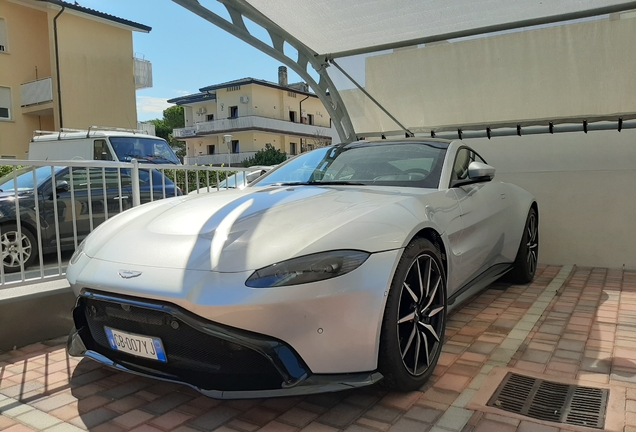 Aston Martin V8 Vantage 2018