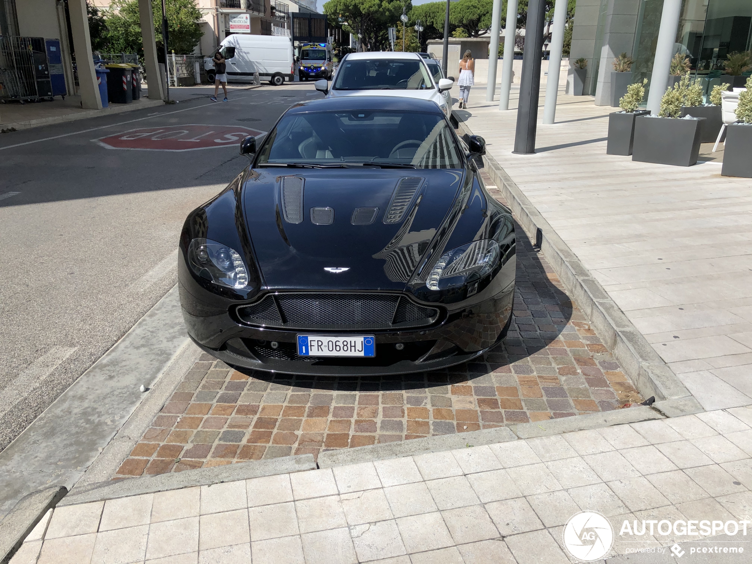 Aston Martin V12 Vantage S