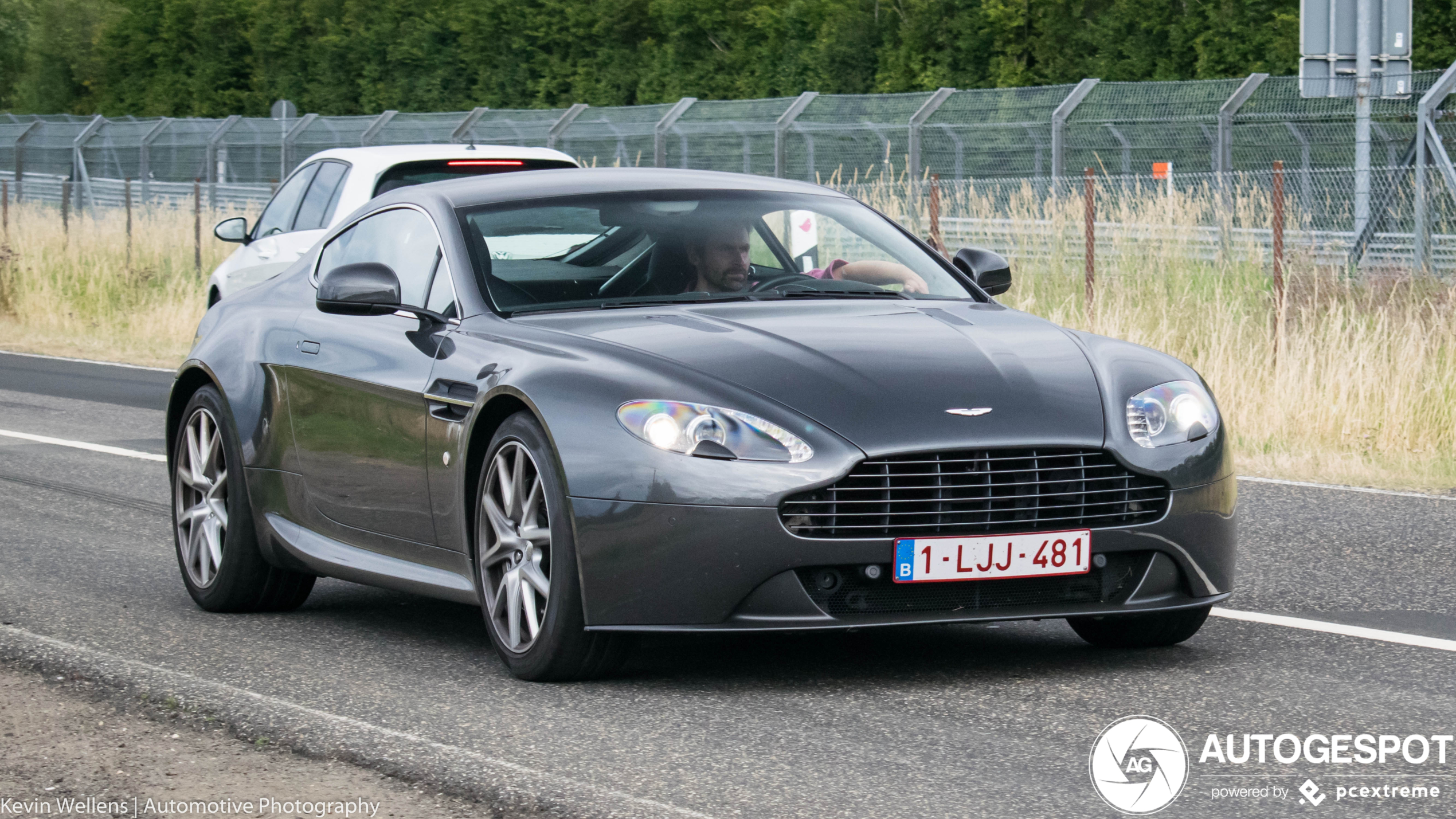 Aston Martin V8 Vantage 2012