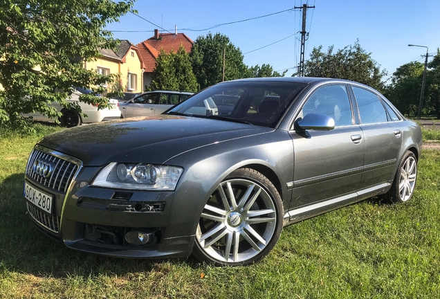 Audi S8 D3