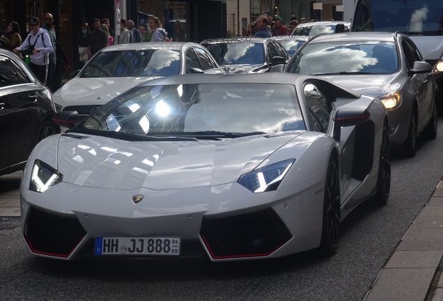 Lamborghini Aventador LP700-4 Pirelli Edition