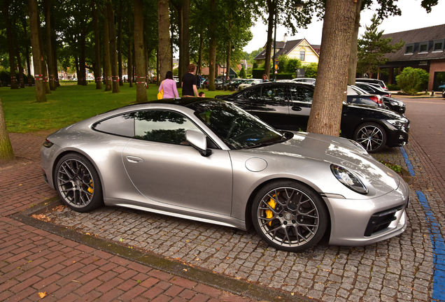 Porsche 992 Carrera 4S