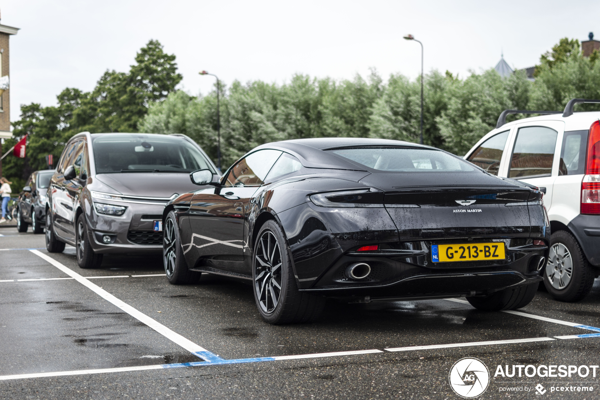 Aston Martin DB11 V8