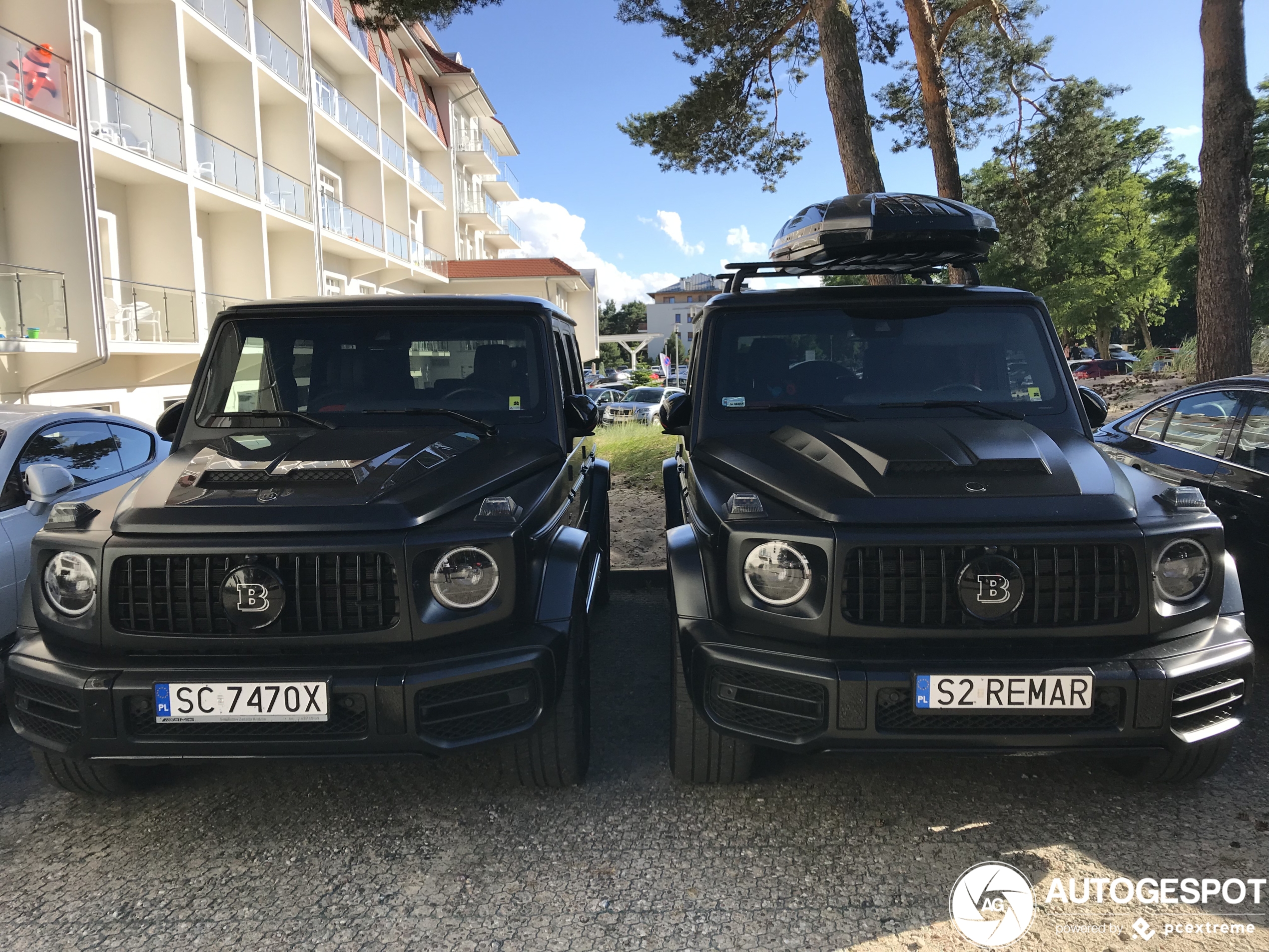 Brabus' G B40-700 imponeren op parkeerplaats